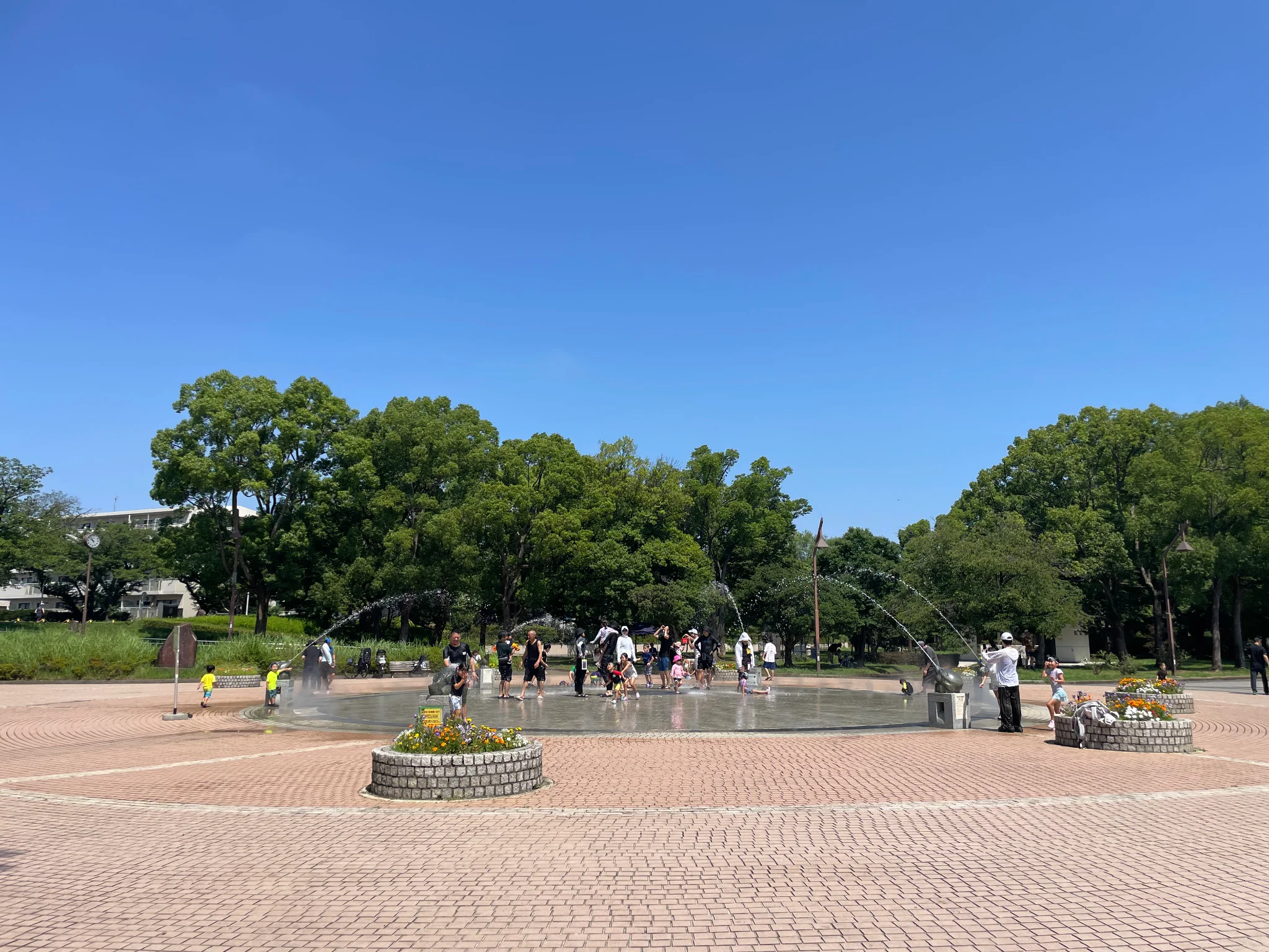 噴水広場のサムネイル