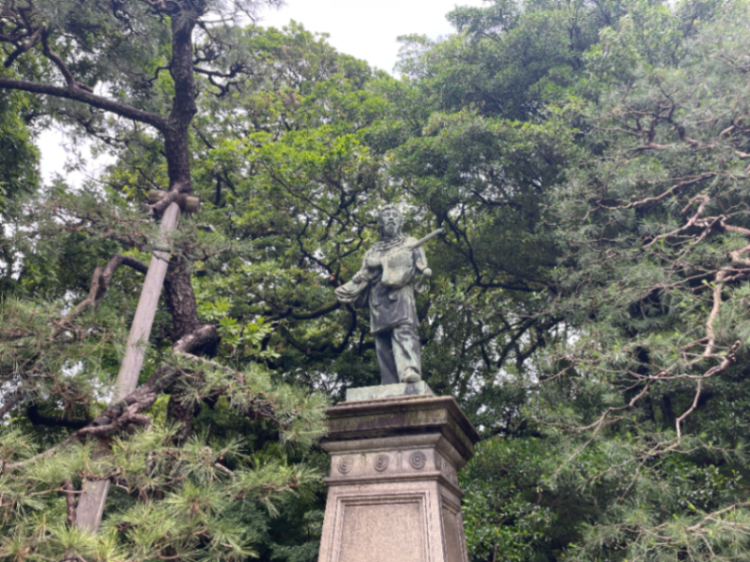 可美真手命銅像のサムネイル
